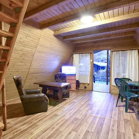 Osrodek Wypoczynkowy Puszczyk Wolnostojace Sosnowe Z Zadaszonym Tarasem *